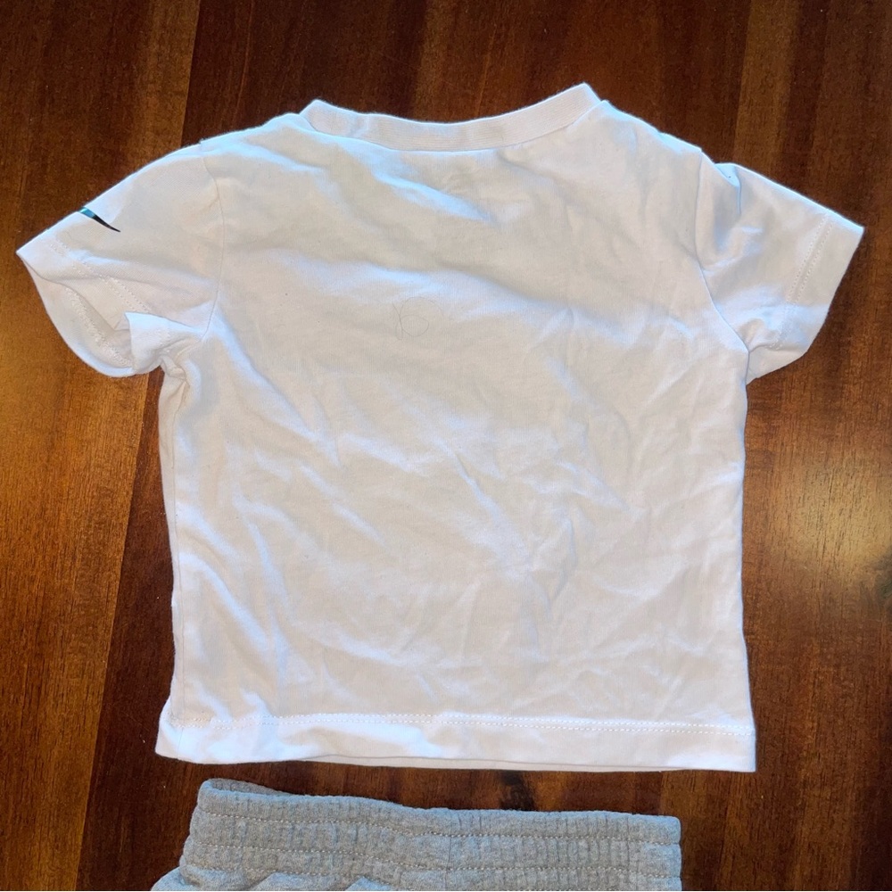 Nike White Tee and Gray Shorts Set! Boys 18M Kids - Picture 5 of 8